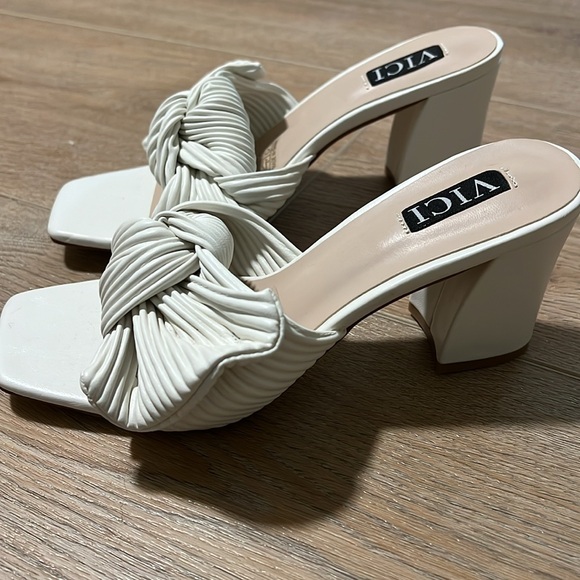 NWOT VICI Colette Leather Block heels - Picture 2 of 4